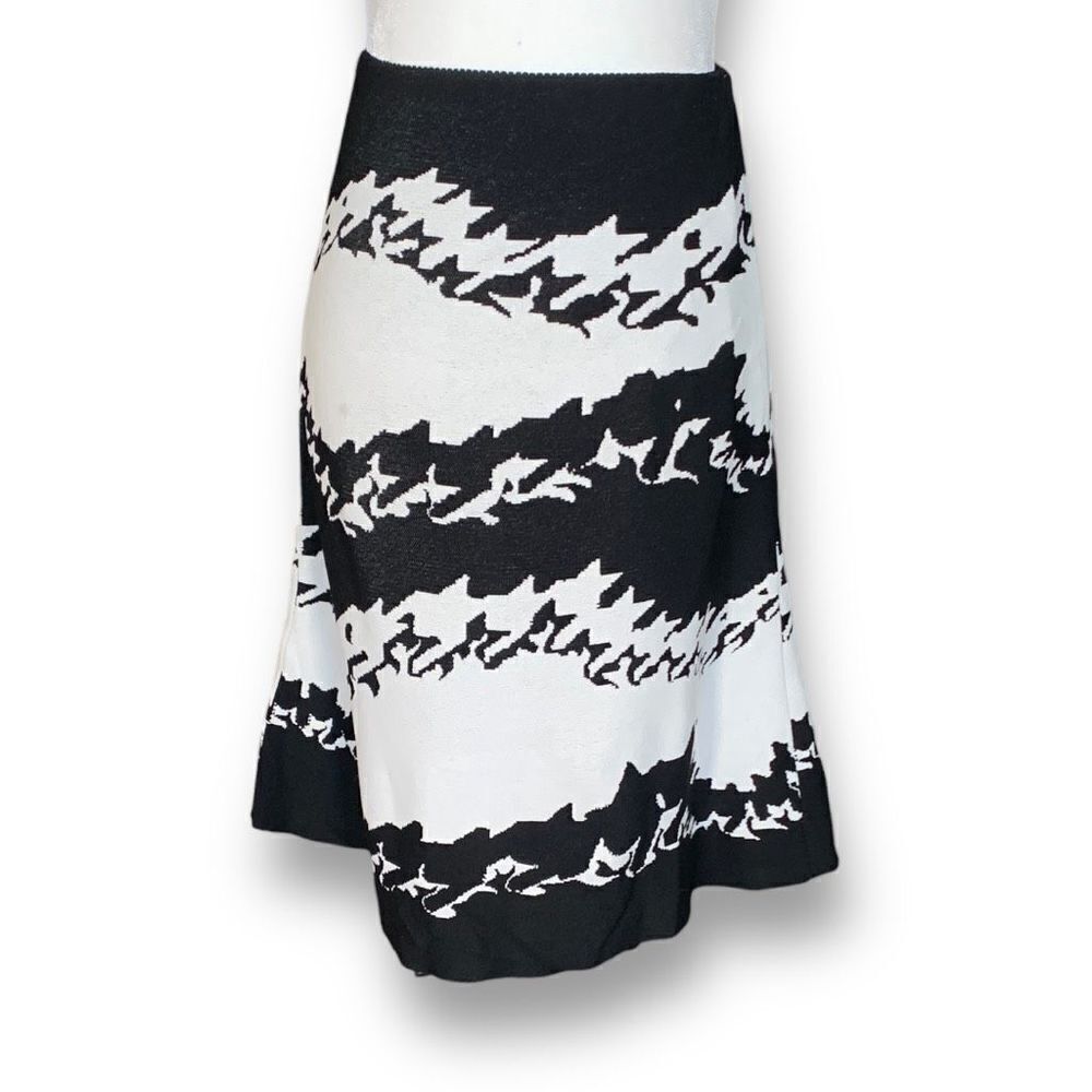Marc‎ Cain Skirt White Black Abstract Art Graphic Knit A-line Mini